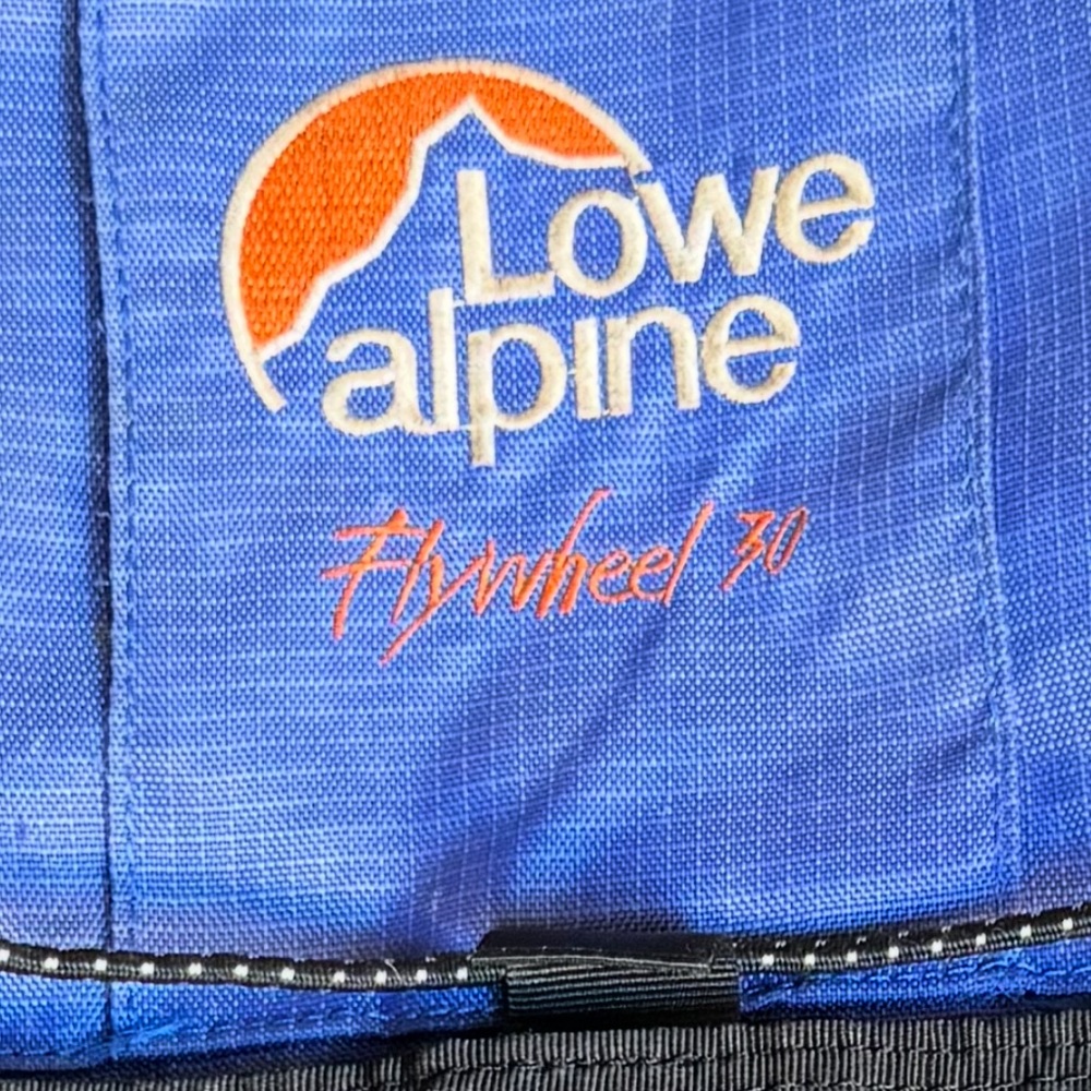 Lowe Alpine Flywheel 30. 
This is a sturdy little vintage backpack.